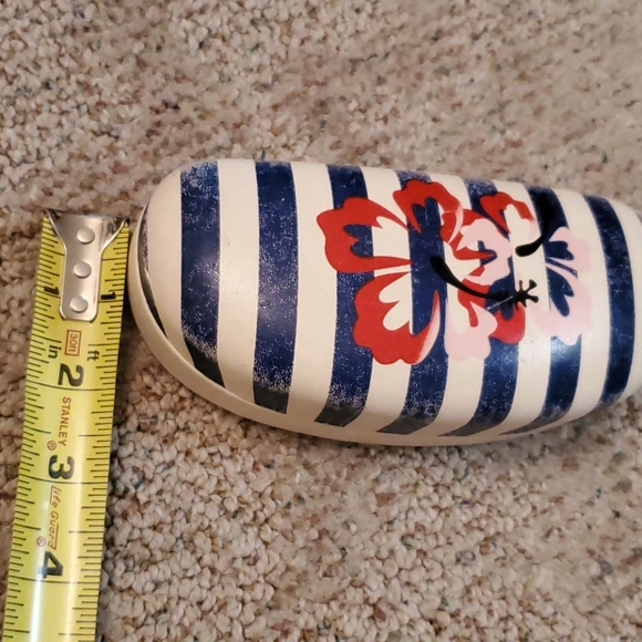 Hard shell eyeglass case (glasses NOT included) - Picture 8 of 8